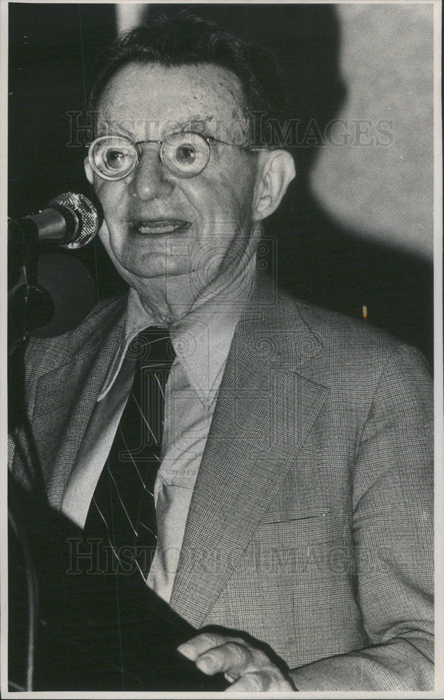 1981 Press Photo Journalist I.F. Stone Speaking to the BPI Dinner - Historic Images