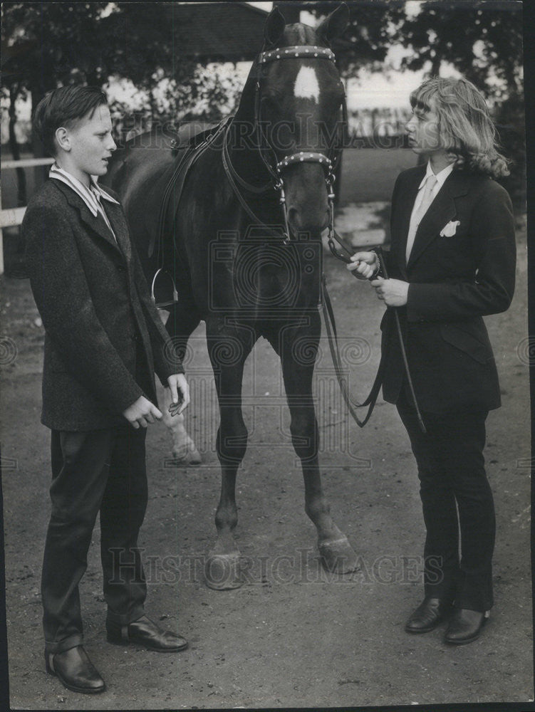 1941 Press Photo Charles Scott,Mary Jane McGrath at horse show - Historic Images