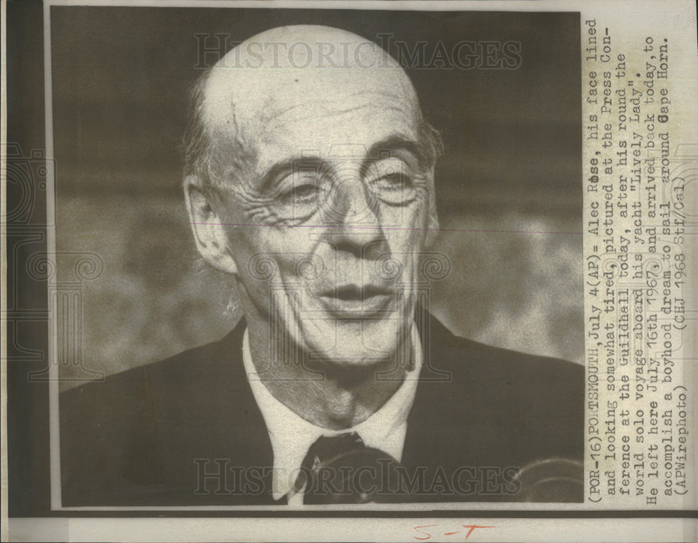 1968 Press Photo Alec Rose,after his round the world sail in  36 ft yacht - Historic Images