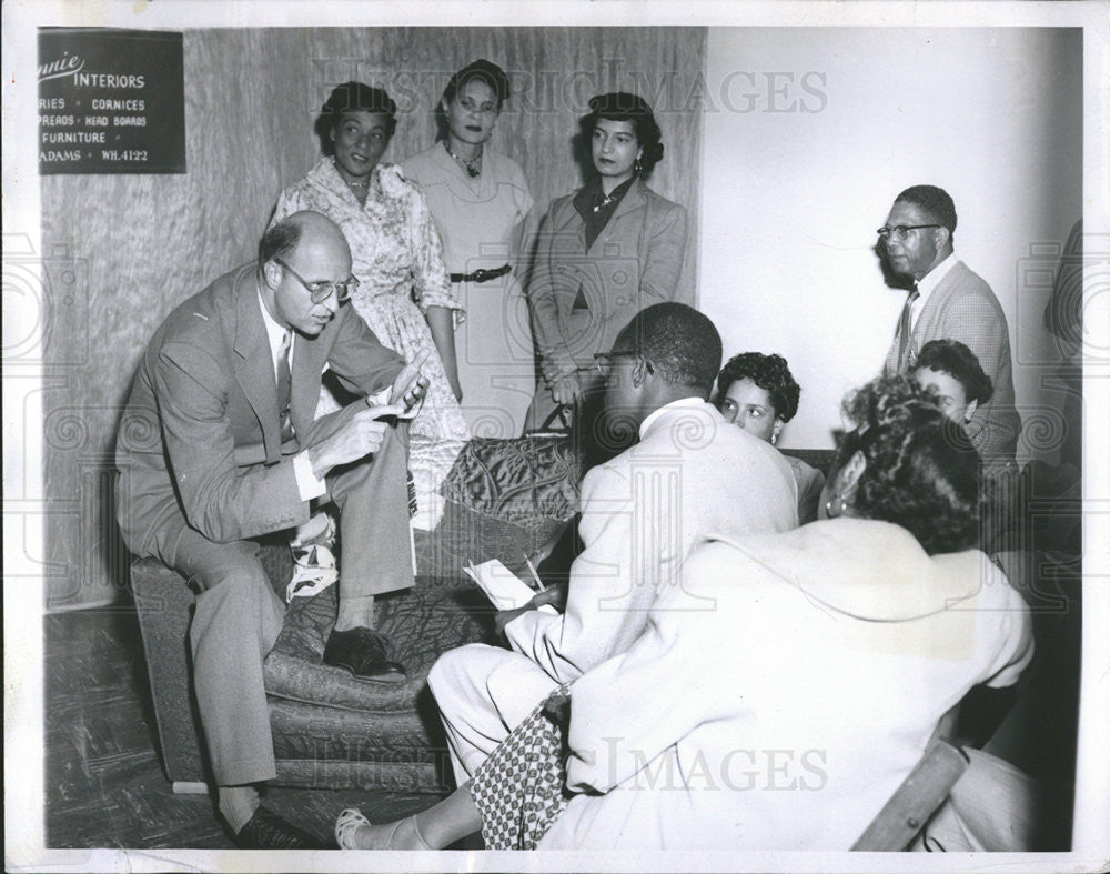 1984 Press Photo James Roosevelt Group Meeting as he is Campaign for Congress - Historic Images