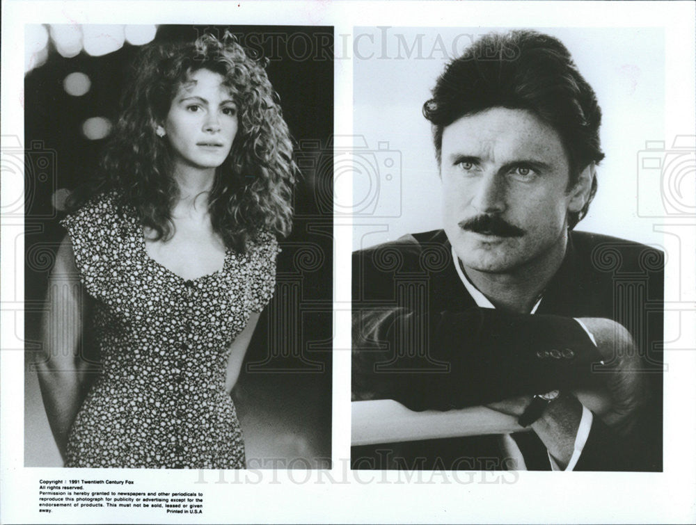 1993 Press Photo Julia Roberts &amp; Patrick Bergin in &quot;Sleeping with the Enemy&quot; - Historic Images