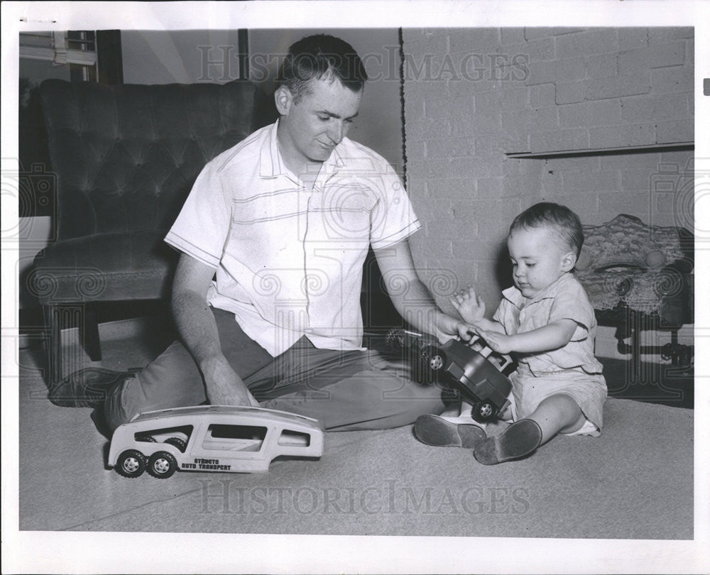 1964 Press Photo Policeman Joseph McGovern and Son, Mike - Historic Images