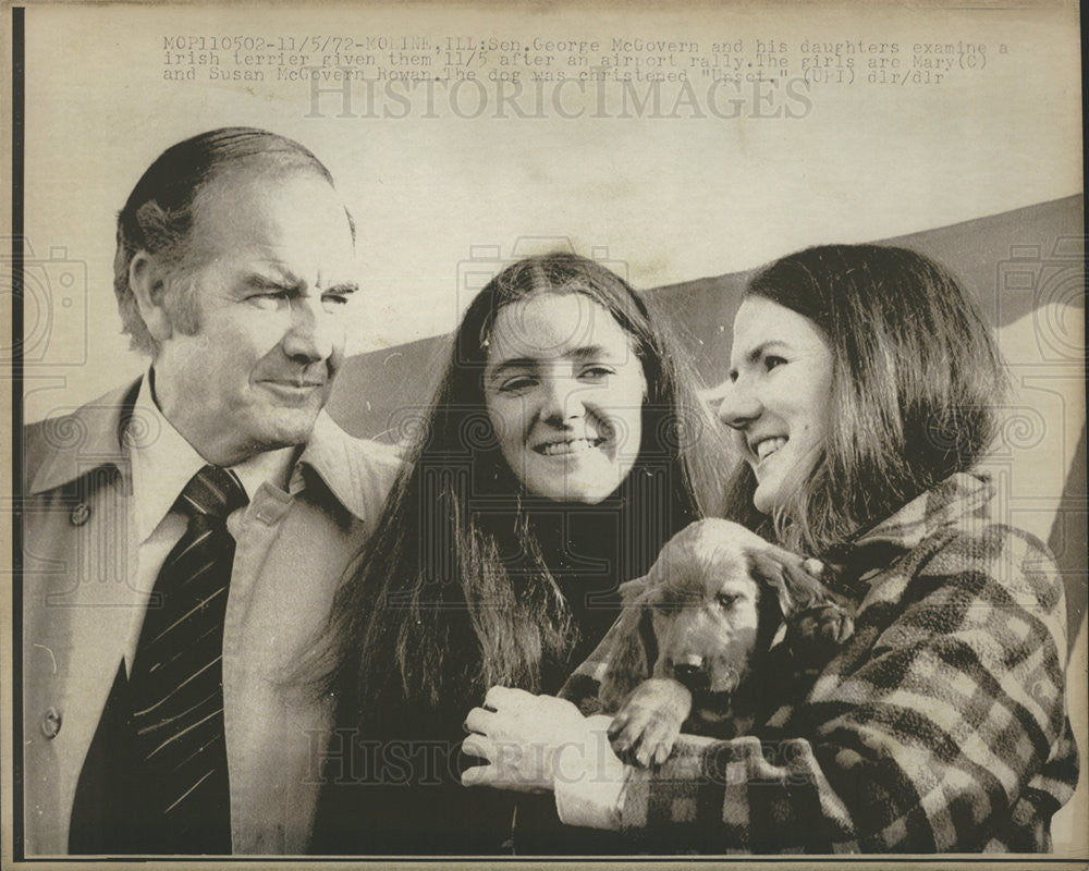 1972 Press Photo Senator George McGovern, Daughters Mary, Susan - Historic Images