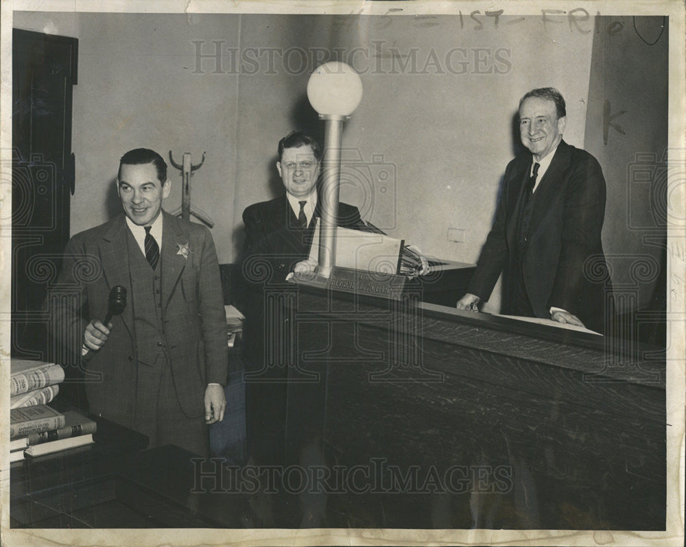 1940 Press Photo Judge EL McGarry, Clerk Arnold Glassberg, Bailiff James Garrity - Historic Images