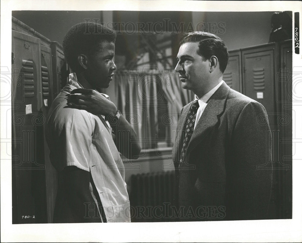 1959 Press Photo Sidney Poitier and Stephen McNally &quot;No Way Out&quot; - Historic Images