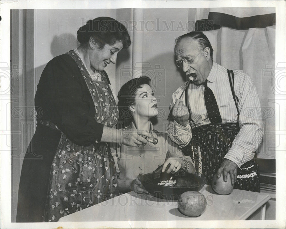 1954 Press Photo Arlene McQuade, Gertrude Berg, Eli Mintz - Historic Images