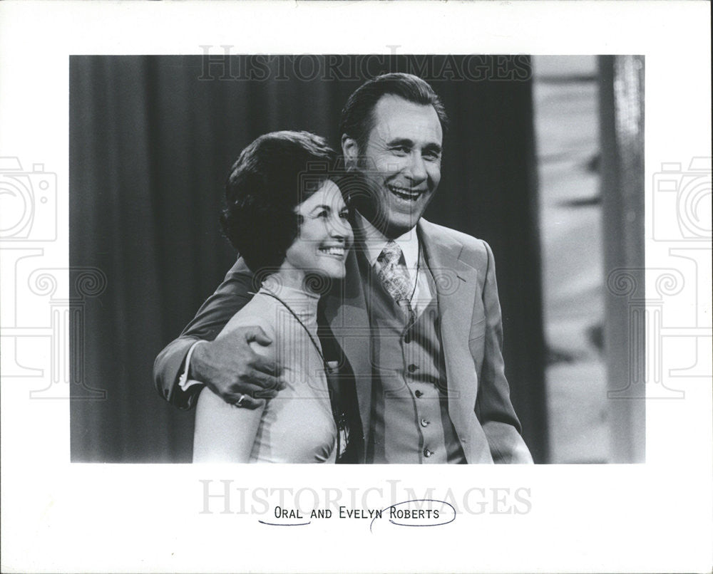 1975 Press Photo Oral and Evelyn Roberts - Historic Images