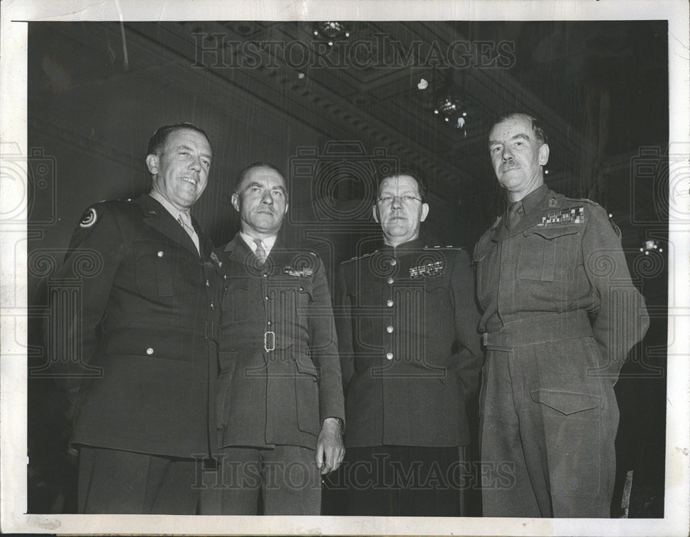 1947 Press Photo Maj Gen F.W Keating,Brig Gen P.Bapst,Lt Gen Dratvin,and - Historic Images