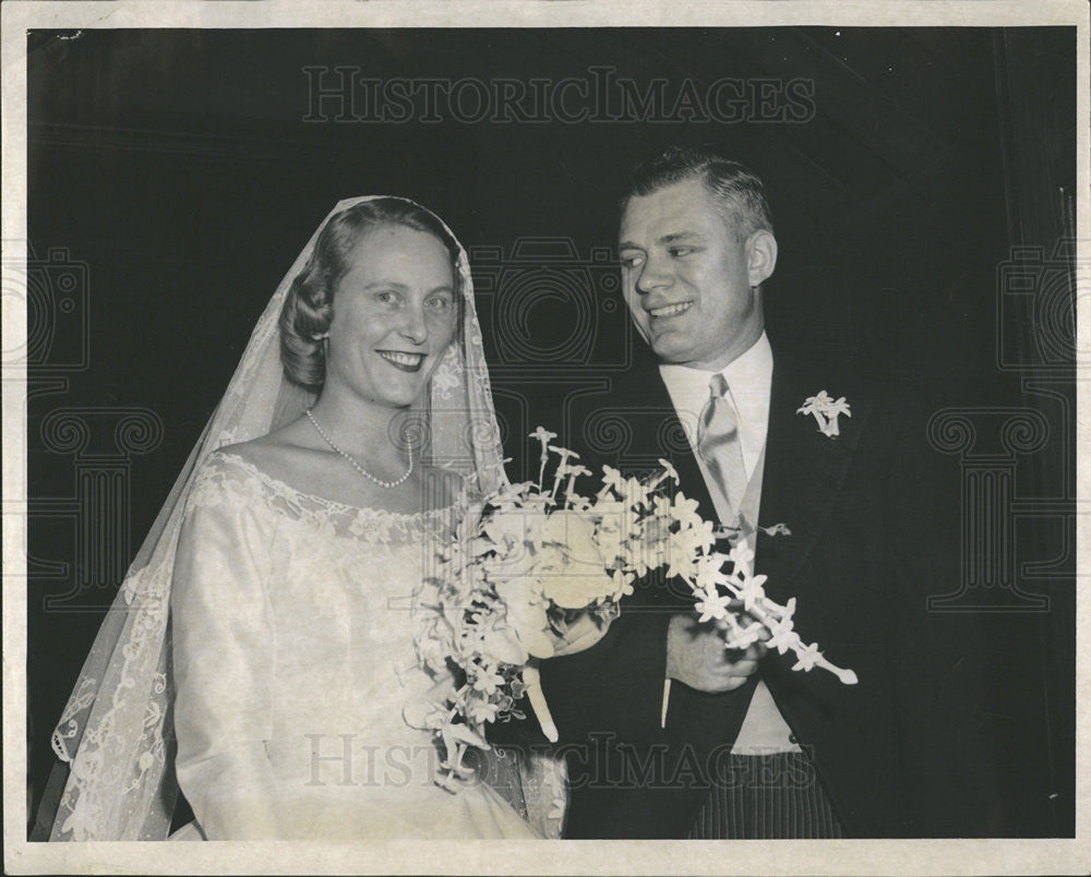 Undated Press Photo Mr. Mrs. William J. Roberts - Historic Images