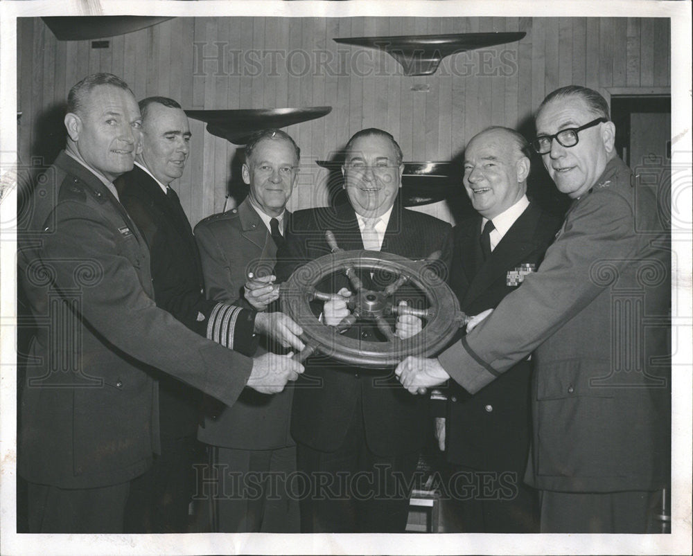 1961 Press Photo Naval officers, Louis Robertshaw, Capt. George Playdon, Lt. Gen - Historic Images