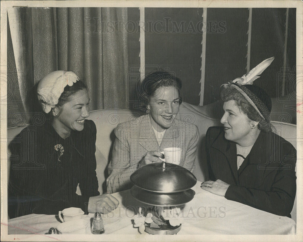 1950 Press Photo North Shore Auxilliary,C Lasater,Mrs Otto Strohmeier - Historic Images