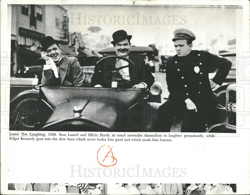 1963 Press Photo &quot;Leave em Laughing&quot; - Historic Images