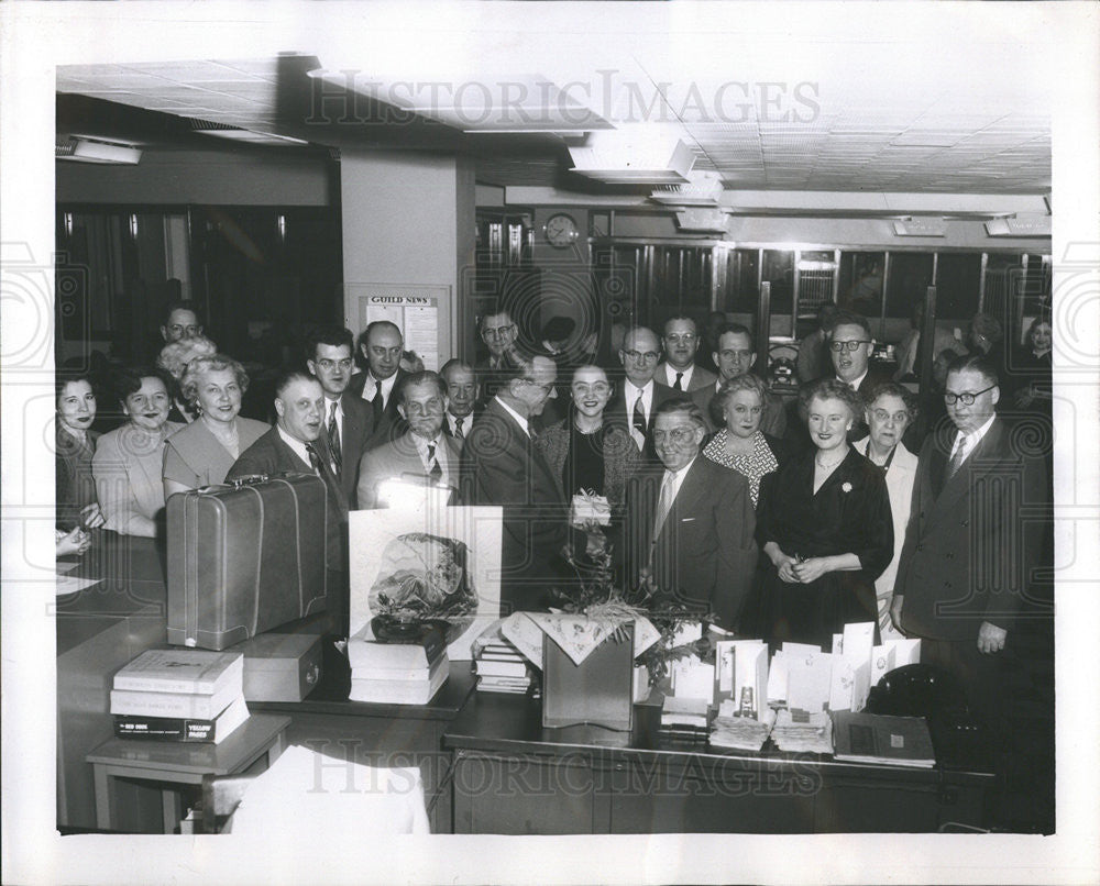 1954 Press Photo Nicholas Neumann Retiring Daily News Manager Arthur Hall Ed Lee - Historic Images