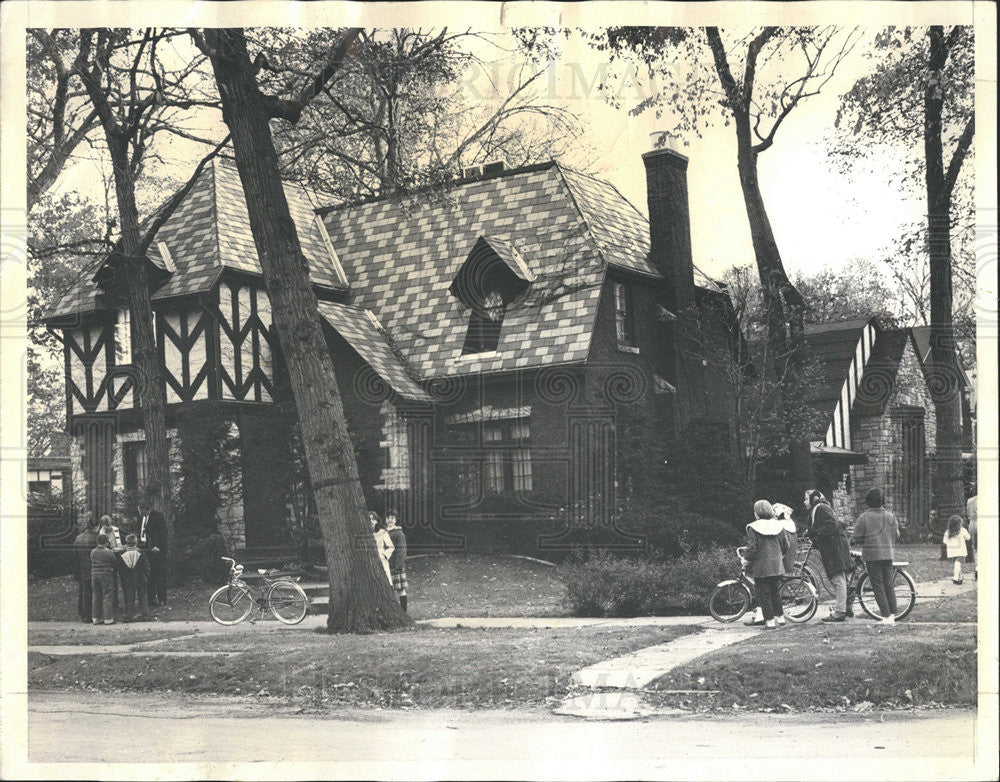 1966 Press Photo The Fred Niles Family Home, Scene Of Robbery - Historic Images