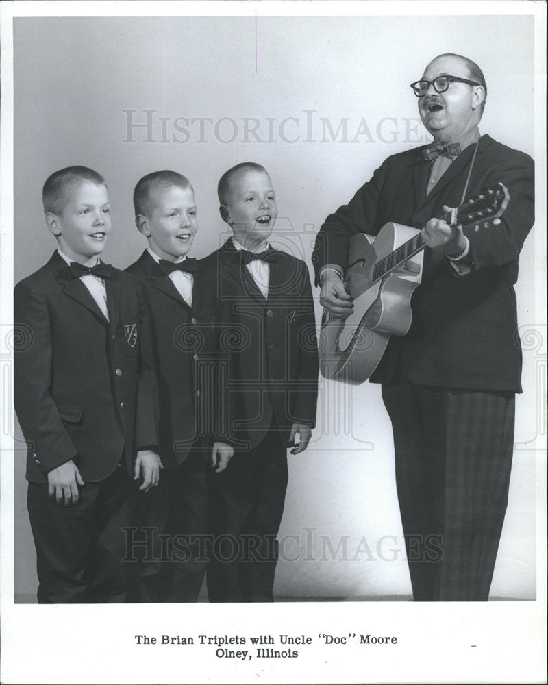 Undated Press Photo Brian Triplets Uncle Doc Moore Olney Illinois - Historic Images