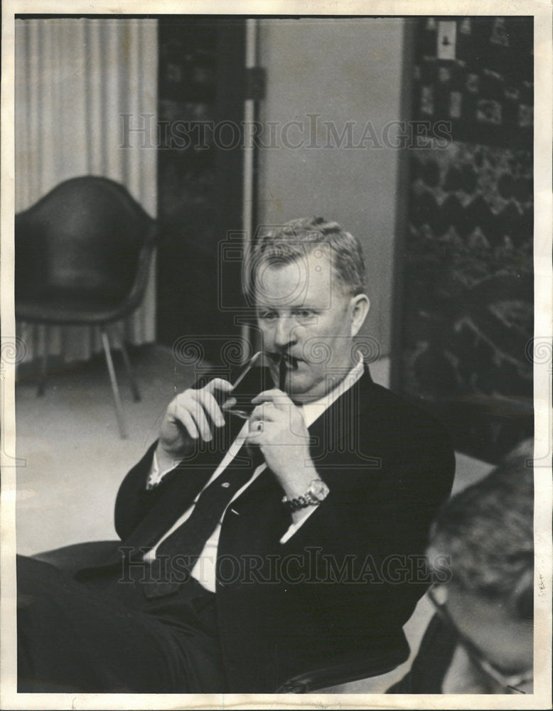 1964 Press Photo Sterling C. (Red) Quinlan, American Broadcasting Company - Historic Images