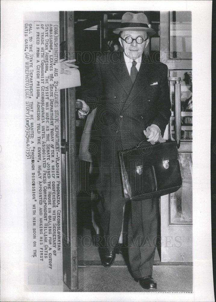 1951 Press Photo Dr Vladimer Prochazka Czech. New Ambassador Leaving State Dept - Historic Images