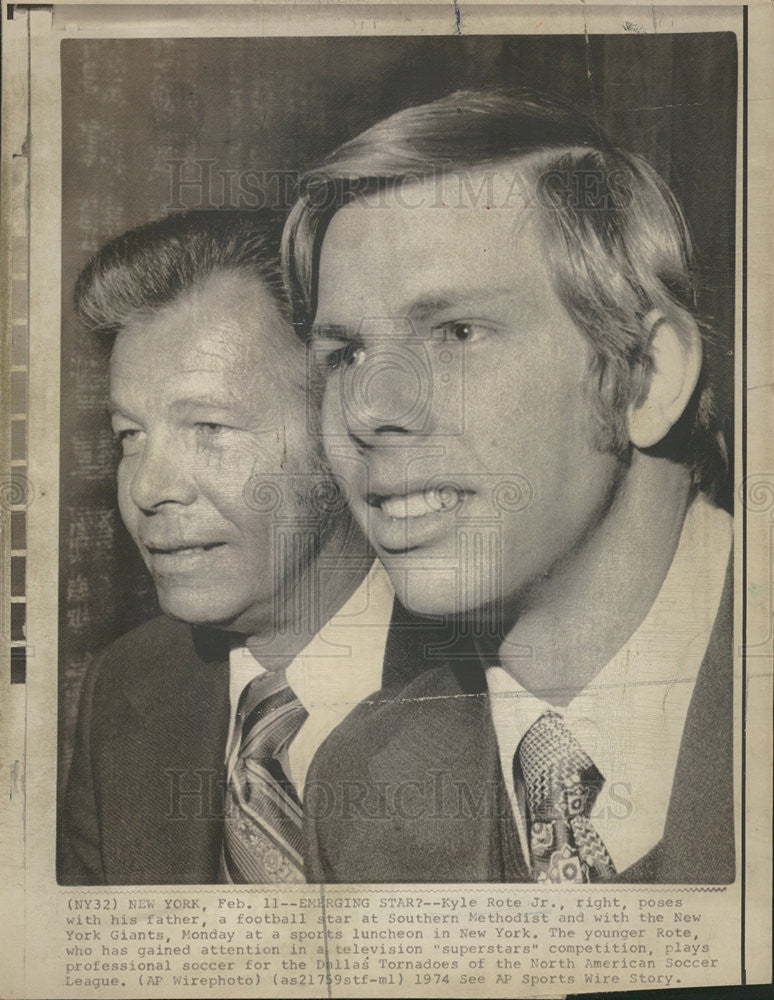 1974 Press Photo Kyle Rote Jr., Soccer Player, with Dad New York Giants Football - Historic Images