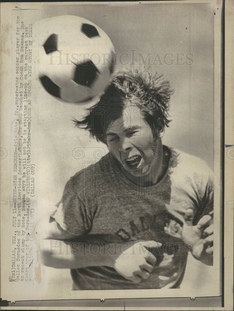 1974 Press Photo Kyle Rote Jr. Heads Soccer Ball for Dallas Tornados - Historic Images
