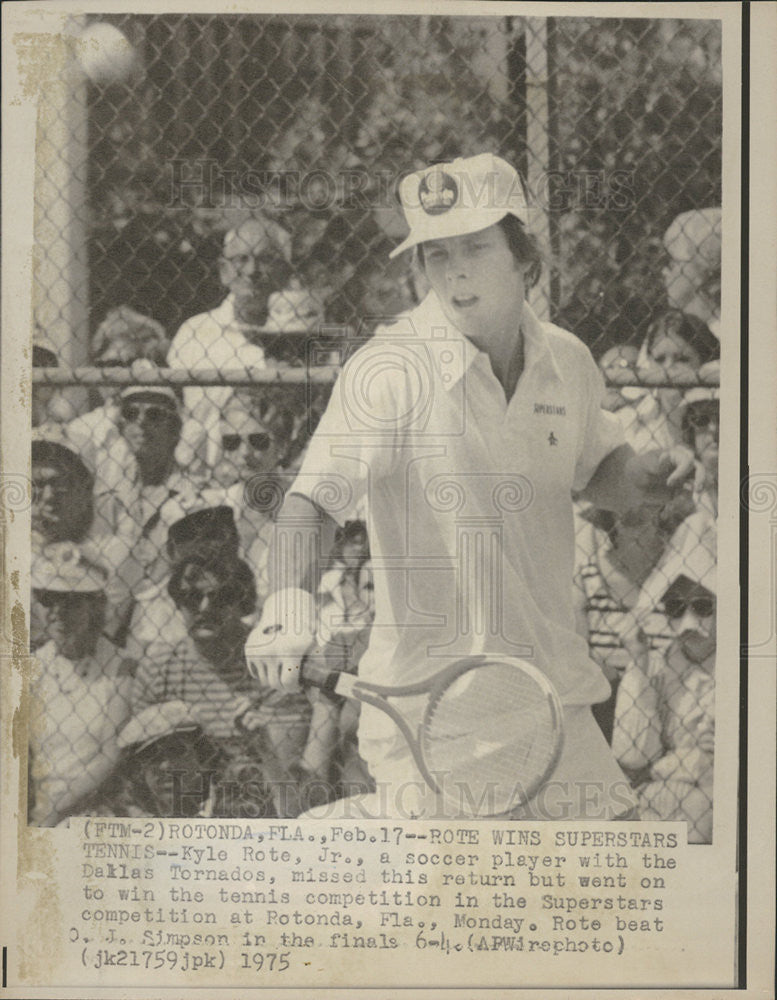 1975 Press Photo Kyle Rote Superstars Events Soccer Player Winning Tennis Match - Historic Images