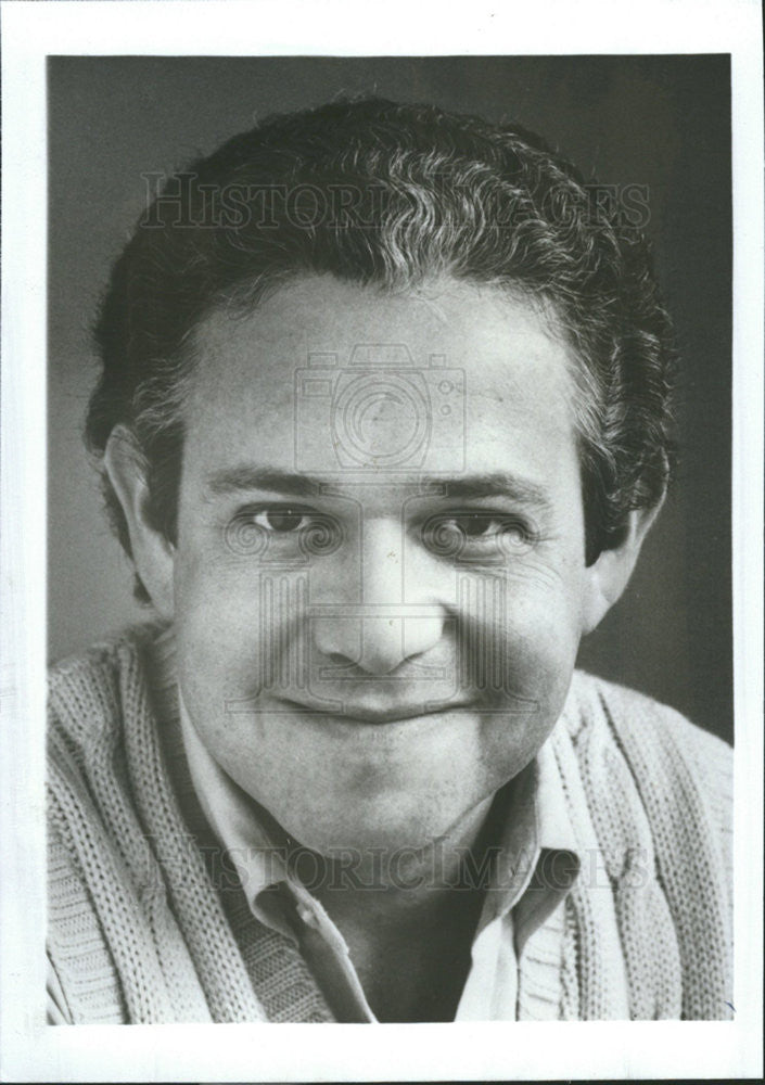 1983 Press Photo Malcolm Rothman, plays the role of Wally in Wally&#39;s Cafe. - Historic Images