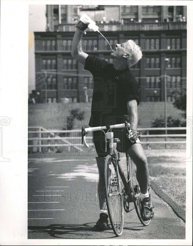 1988 Press Photo Cary South Hair Stylist Triathlon Athelete - Historic Images