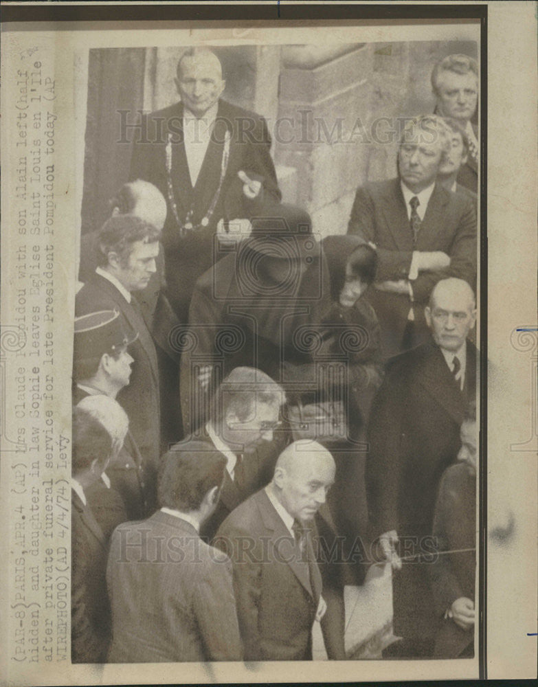 1974 Press Photo Widow Claude Pompidou At Funeral For Late Husband - Historic Images