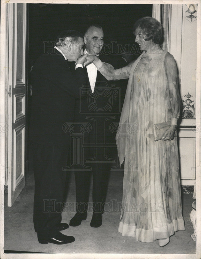 1966 Press Photo George Brown Britian Secretary of State Greets Claude Pompidou - Historic Images