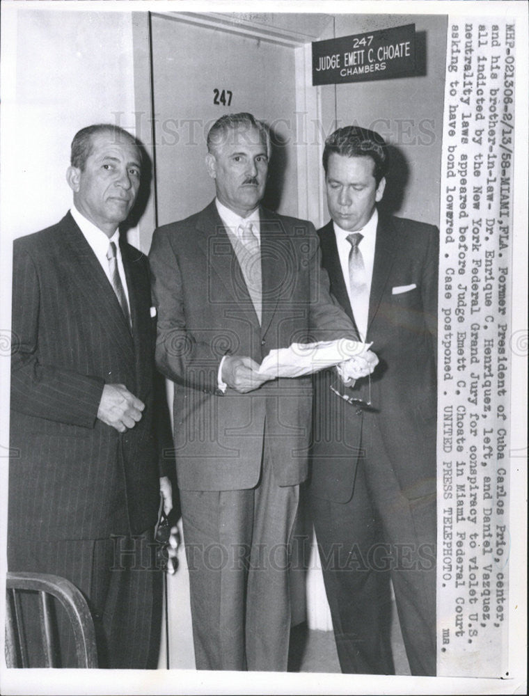 1958 Press Photo Former Pres of Cuba Carlos Prio w/ Dr Enrique Henriquez - Historic Images