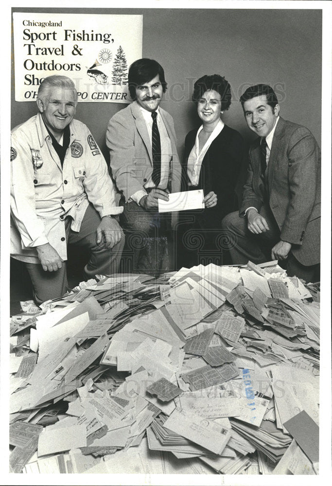 1981 Press Photo Sun Time outdoor columnist John Spehn w/ Martin Kaiser - Historic Images