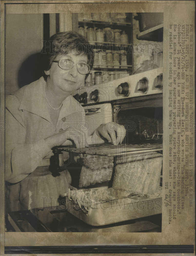 1974 Press Photo Author Theodora Zavin Working Wives Cookbook - Historic Images