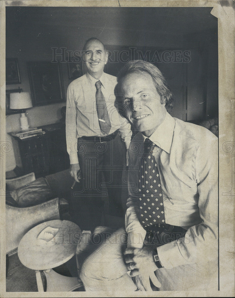 1975 Press Photo &quot;Jaws&quot; production members David Brown and Richard Zanuck - Historic Images