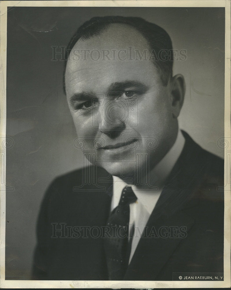 1963 Press Photo Kenneth V Zweiner Chairman of Board Harris Trust and Savings - Historic Images