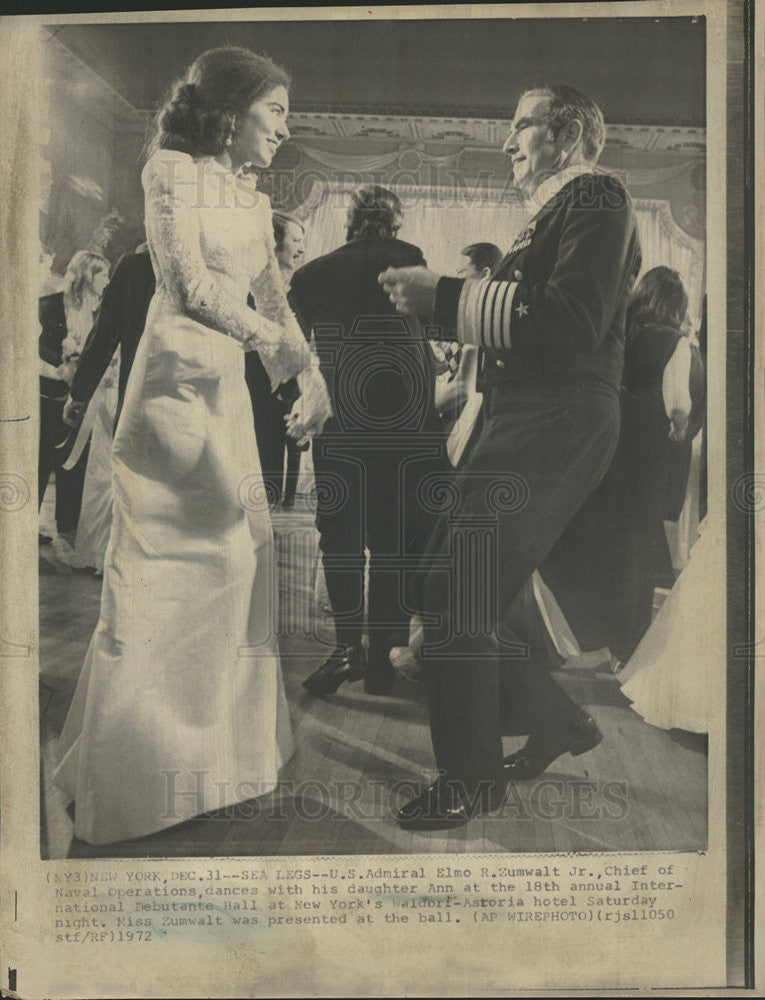 1972 Press Photo Adm Elmo Zumwalt Jr and daughter Ann at Debutant Ball - Historic Images