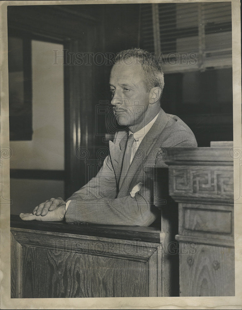 1947 Press Photo Fowler McCormick on witness stand - Historic Images