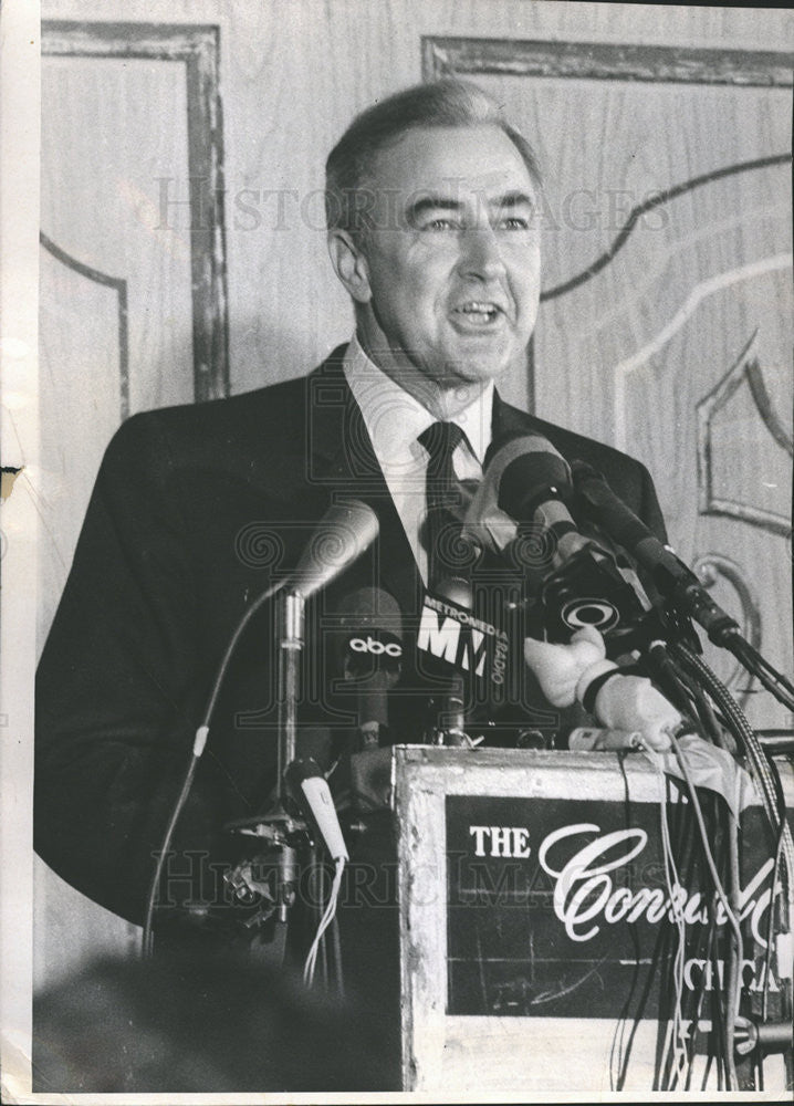 1968 Press Photo Senator McCarthy Press Conference Conrad Hilton Hotel - Historic Images