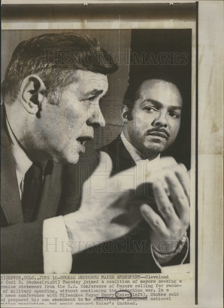 1970 Press Photo Milwaukee Mayor Henry Maier &amp; Cleveland Mayor Carl Stokes - Historic Images