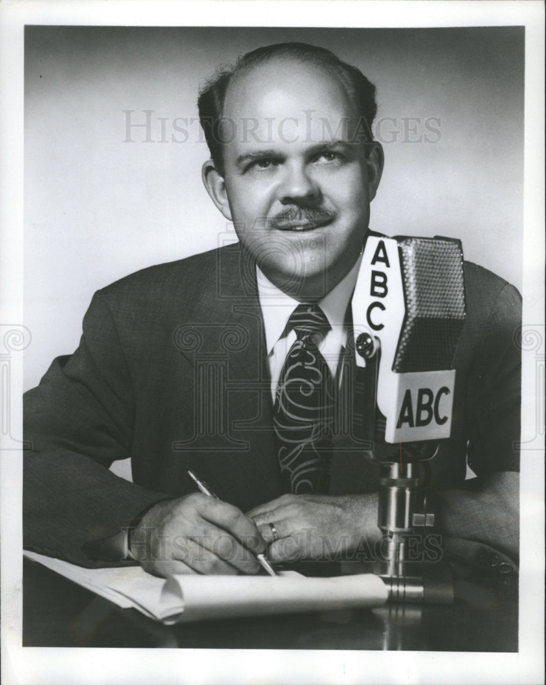 1949 Press Photo American News Broadcaster Ted Malone - Historic Images