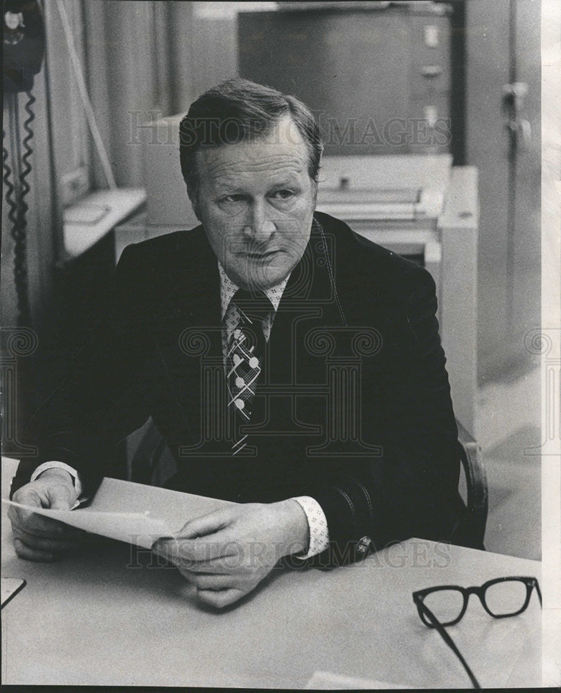 1974 Press Photo Police Sgt. Bill Maloney At Maxwell Street Station - Historic Images