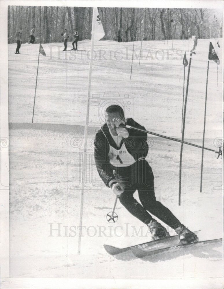 1964 Press Photo Mike Root at practice for the US Skiing Assoc Central Div - Historic Images