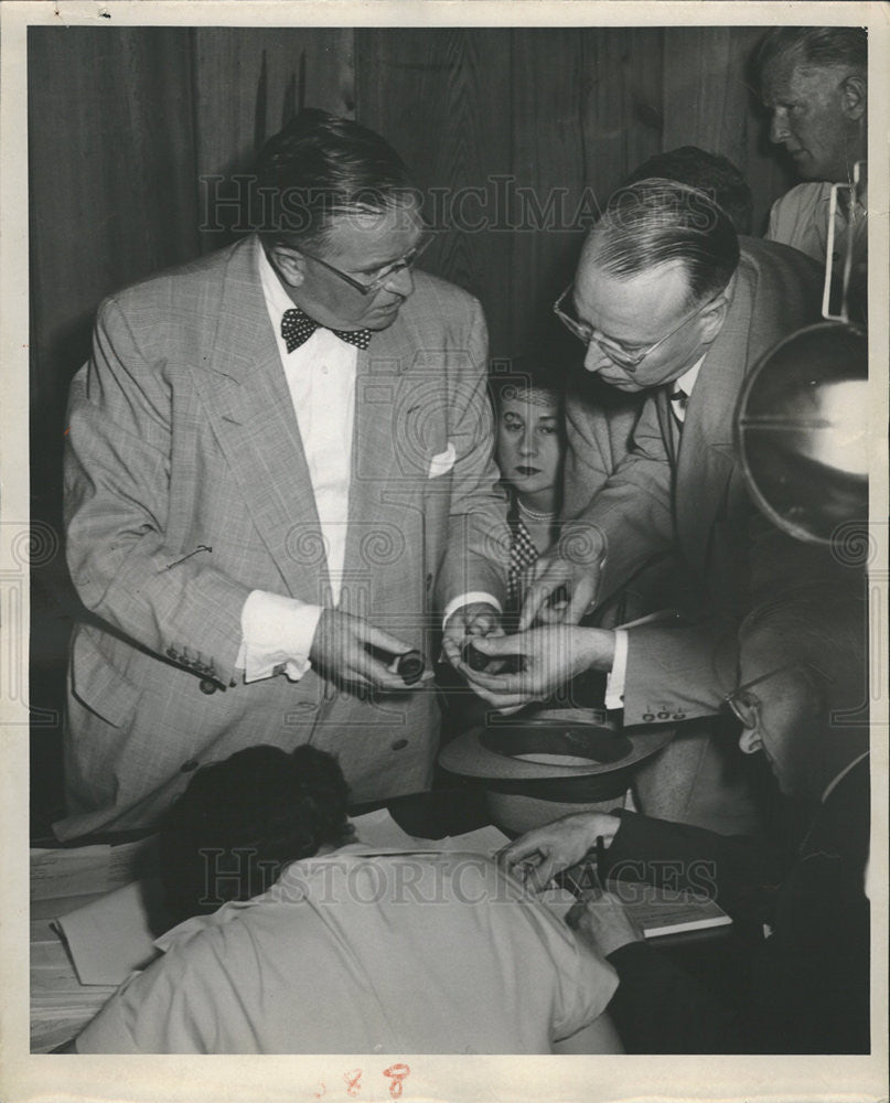 1954 Press Photo Walter Larson, coroner - Historic Images