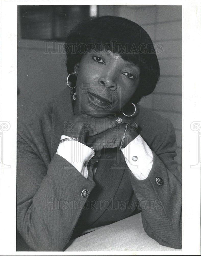 1991 Press Photo Lettie Robinson thanks Regina C. Polk Scholarship Fund in - Historic Images