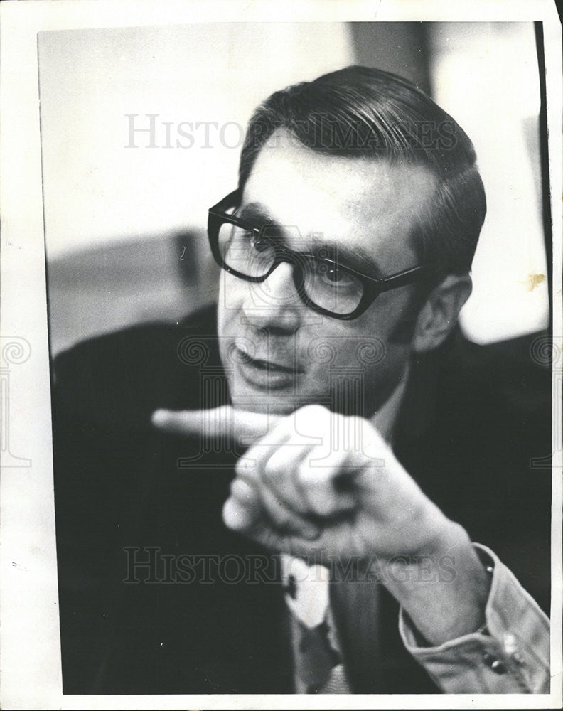 1972 Press Photo Neil Solomon American Doctor Author - Historic Images