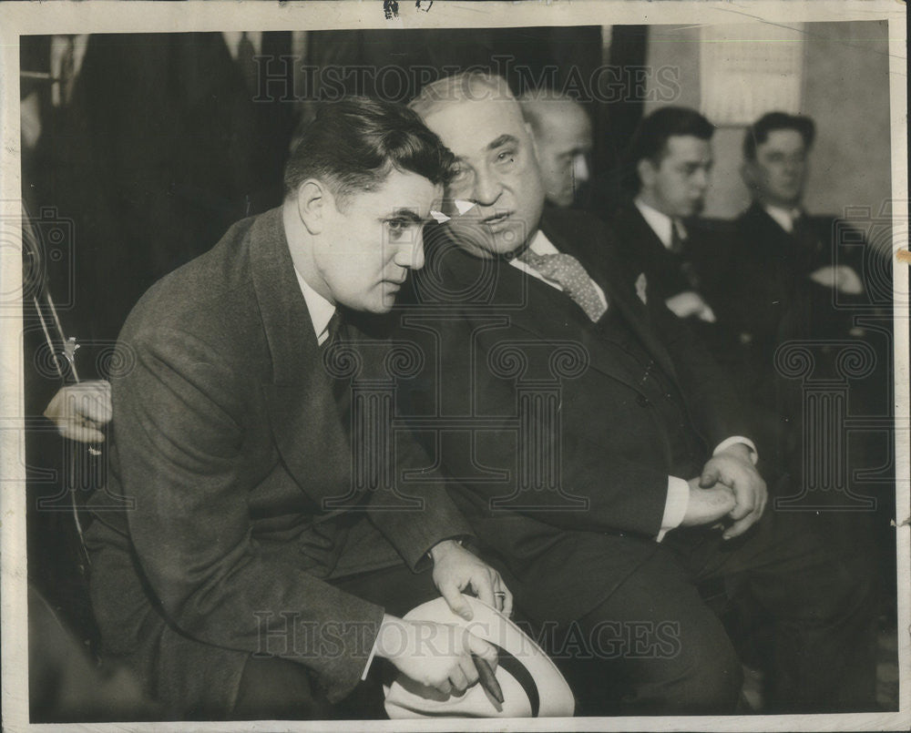 1932 Press Photo Michael Quinlan,beer runner held for murder,atty James Burke - Historic Images