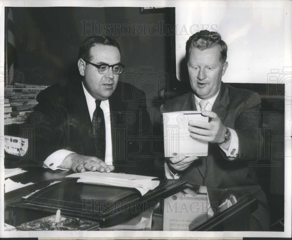 1955 Press Photo Sterling Quinlan Business Executive Chicago Television - Historic Images