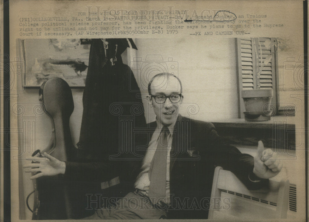 1975 Press Photo Dr. F Donald Zucker Ursinus College Political Science Professor - Historic Images