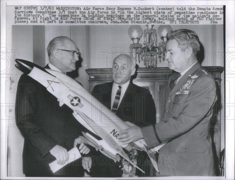 1963 Press Photo Air Force  E M Zuckert,Gen C LeMay,F4C jet model,Sen J Stennis - Historic Images