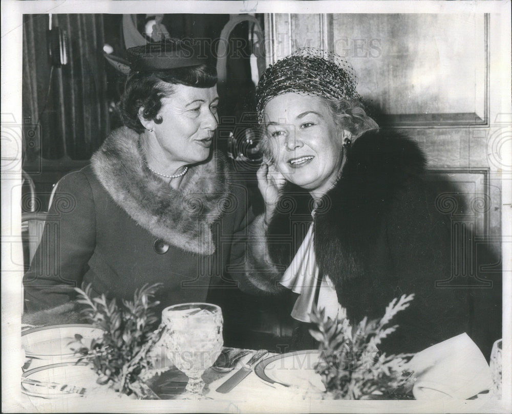 1961 Press Photo Mrs Fabian Brewer And Mrs Kenneth Zweiner At Women&#39;s Athletic - Historic Images