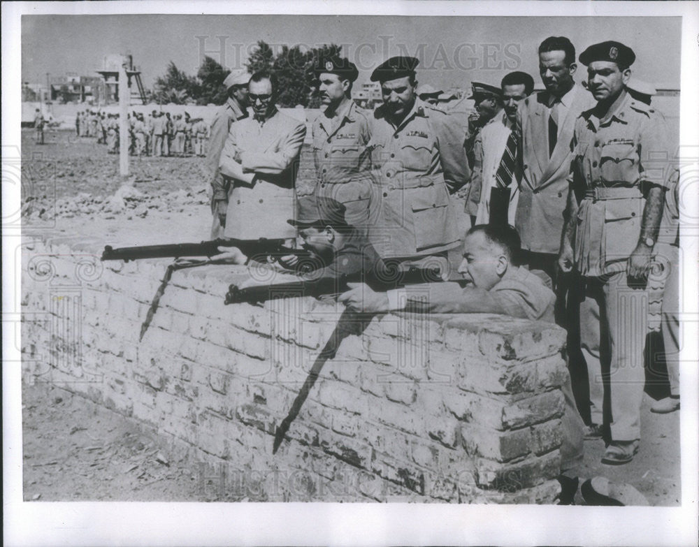 1956 Press Photo Dr. Farid Zeinuddin &amp; Major Kamal Eldin Hussein Shooting Range - Historic Images