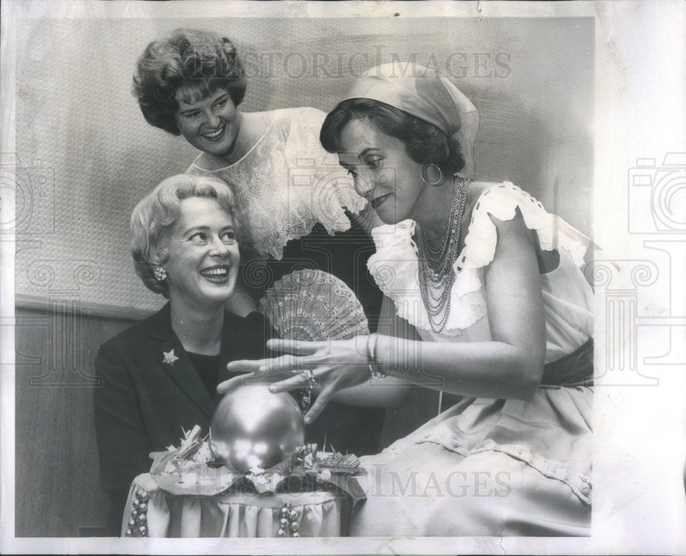 1961 Press Photo Mrs John Walter Zick, Joanie Murray &amp; Mrs JW Embrae - Historic Images